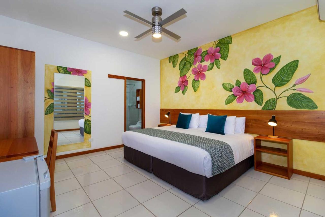 Plaza Luna Suites Puerto Ayora  Exterior photo