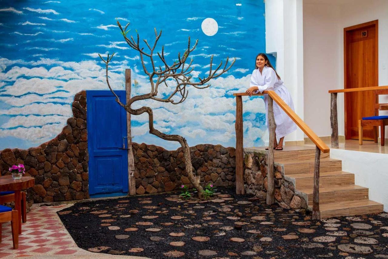 Plaza Luna Suites Puerto Ayora  Exterior photo