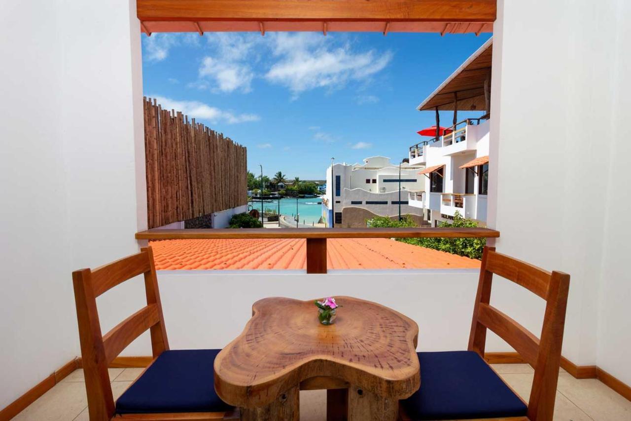 Plaza Luna Suites Puerto Ayora  Exterior photo