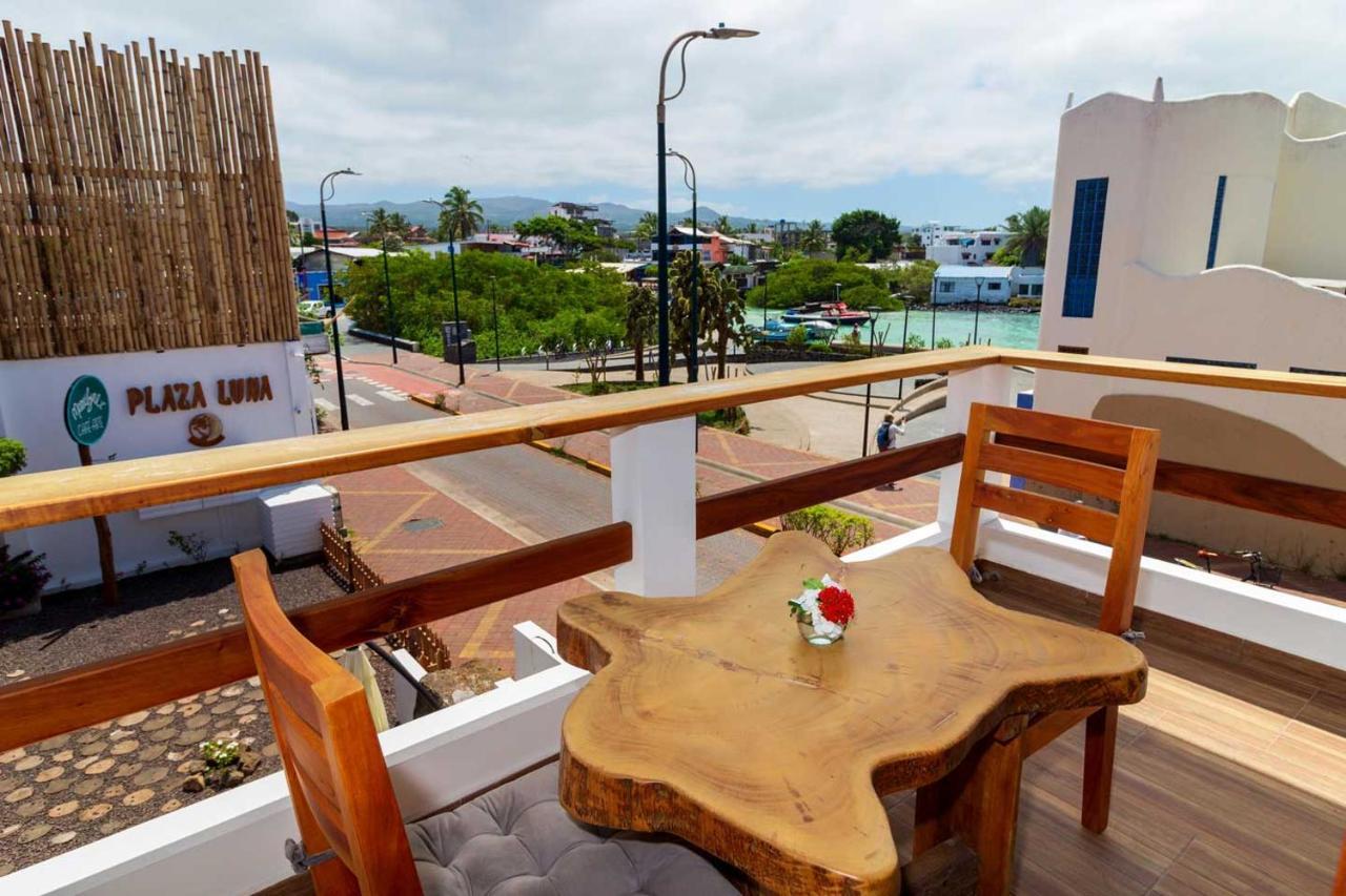 Plaza Luna Suites Puerto Ayora  Exterior photo