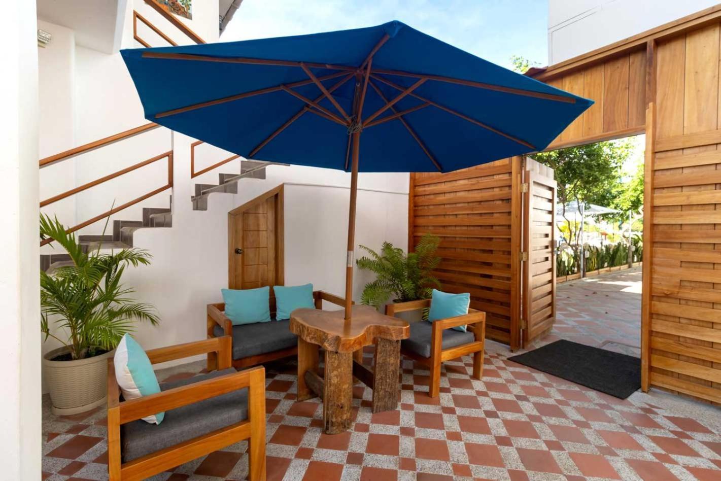 Plaza Luna Suites Puerto Ayora  Exterior photo